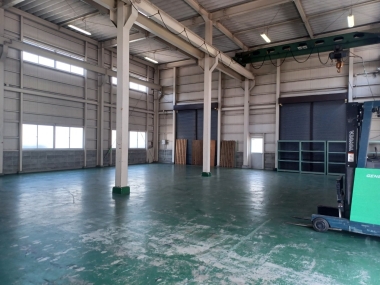 事務所付き賃貸倉庫の内部